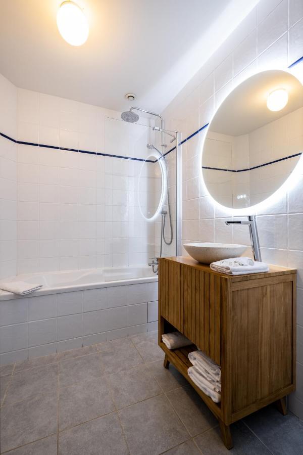 Hotel Le Francais ラ・フロット エクステリア 写真